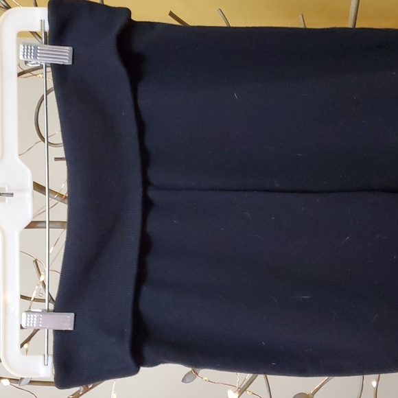 Fabletics black fold over Capri workout pants - Picture 6 of 6